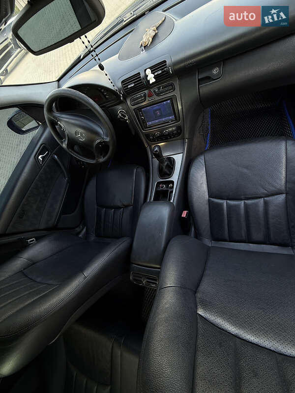 Седан Mercedes-Benz C-Class 2000 в Сваляві