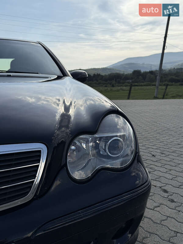 Седан Mercedes-Benz C-Class 2000 в Сваляві