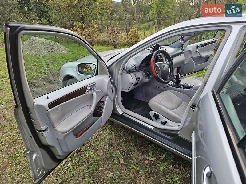 Седан Mercedes-Benz C-Class 2003 в Дрогобыче фото 11 Седан Mercedes-Benz C-Class 2003 в Дрогобыче