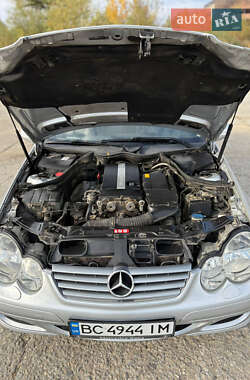 Купе Mercedes-Benz C-Class 2005 в 