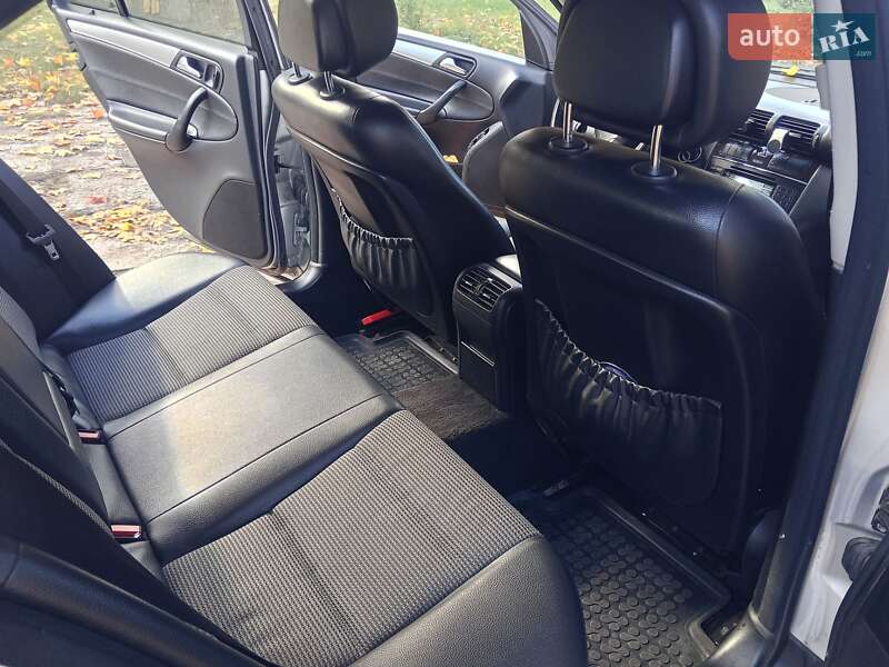 Седан Mercedes-Benz C-Class 2004 в Сумах