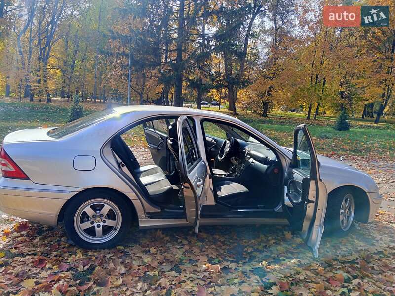 Седан Mercedes-Benz C-Class 2004 в Сумах