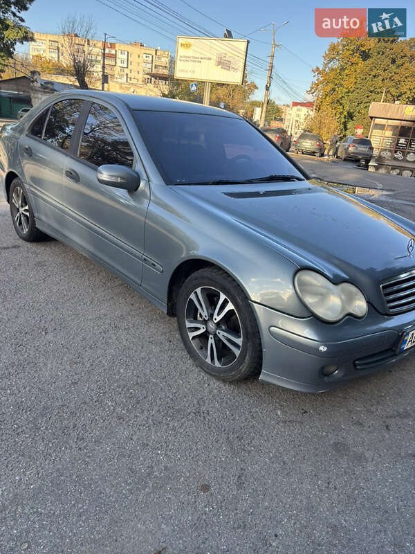Mercedes-Benz C-Class 2005