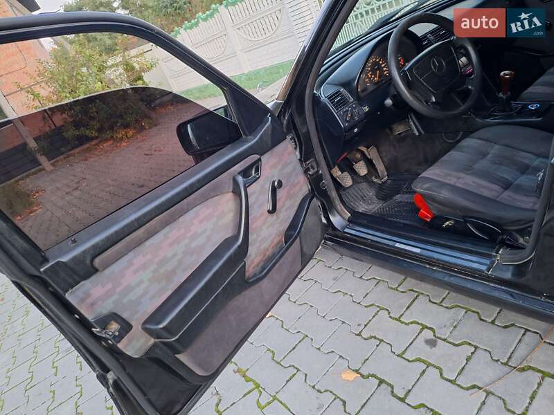 Седан Mercedes-Benz C-Class 1994 в Чернівцях