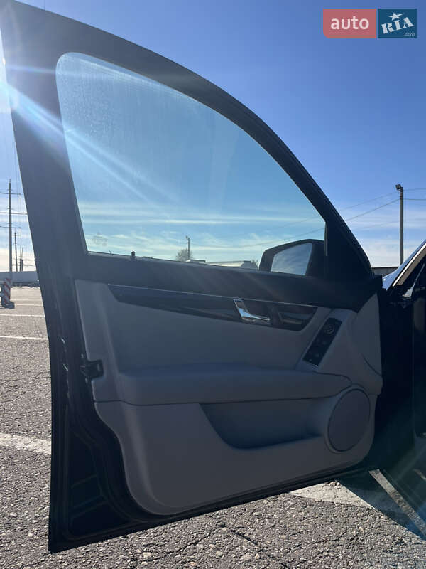 Седан Mercedes-Benz C-Class 2008 в Одессе