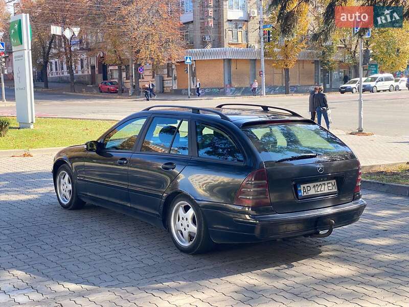 Універсал Mercedes-Benz C-Class 2003 в Запоріжжі