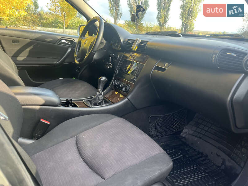 Універсал Mercedes-Benz C-Class 2004 в Кельменцях