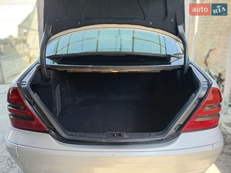 Седан Mercedes-Benz C-Class 2003 в Запоріжжі