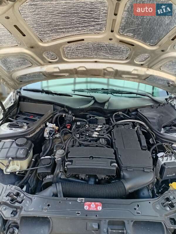 Седан Mercedes-Benz C-Class 2003 в Запоріжжі