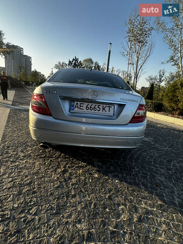 Седан Mercedes-Benz C-Class 2009 в Днепре