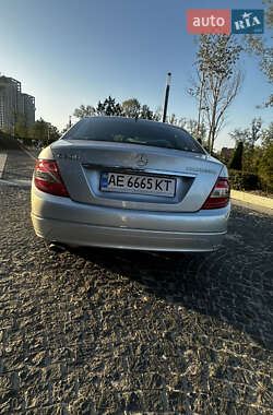 Седан Mercedes-Benz C-Class 2009 в 