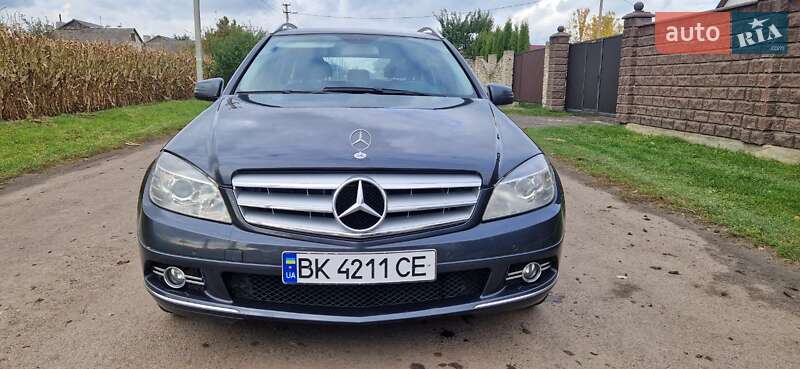 Mercedes-Benz C-Class 2011