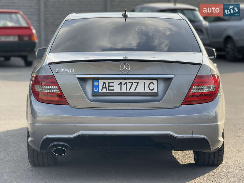 Седан Mercedes-Benz C-Class 2012 в Днепре