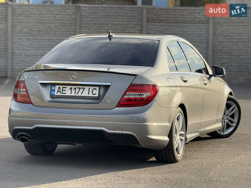 Седан Mercedes-Benz C-Class 2012 в Днепре