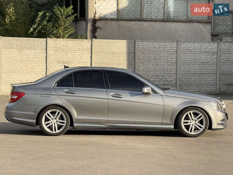 Седан Mercedes-Benz C-Class 2012 в Днепре
