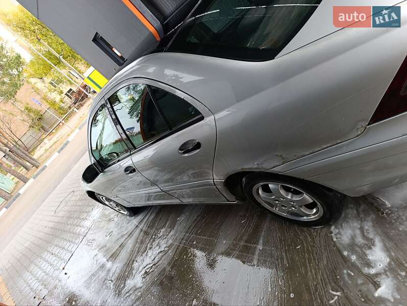 Седан Mercedes-Benz C-Class 2001 в Житомире