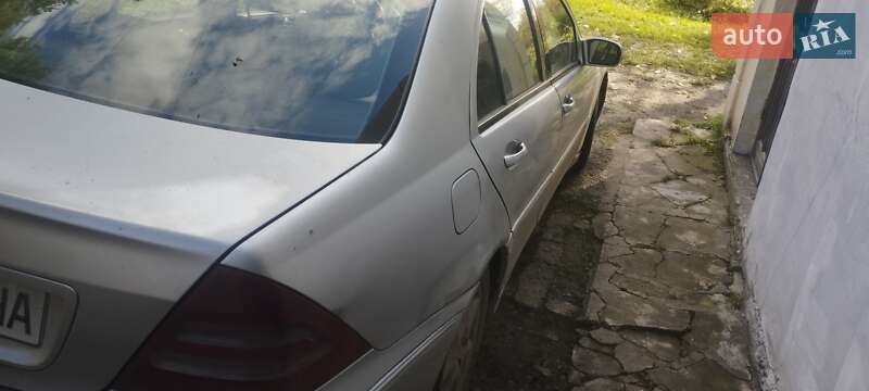Седан Mercedes-Benz C-Class 2000 в Черновцах
