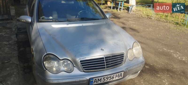 Седан Mercedes-Benz C-Class 2000 в Черновцах