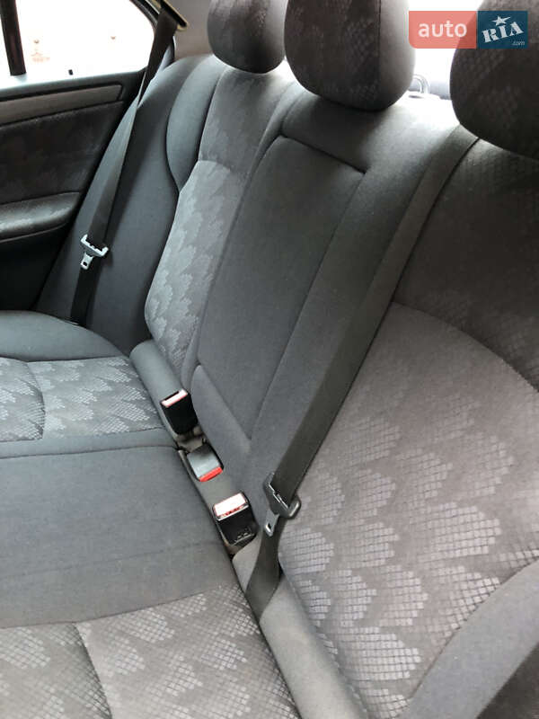 Седан Mercedes-Benz C-Class 2003 в Маневичах