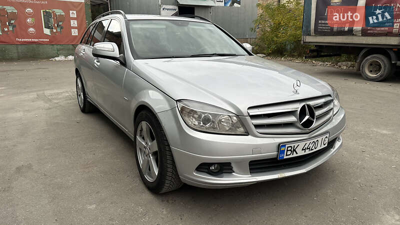 Універсал Mercedes-Benz C-Class 2009 в Києві
