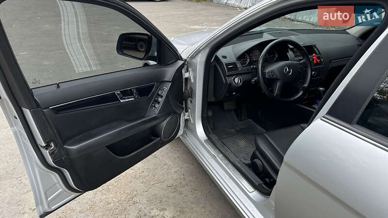 Універсал Mercedes-Benz C-Class 2009 в Києві