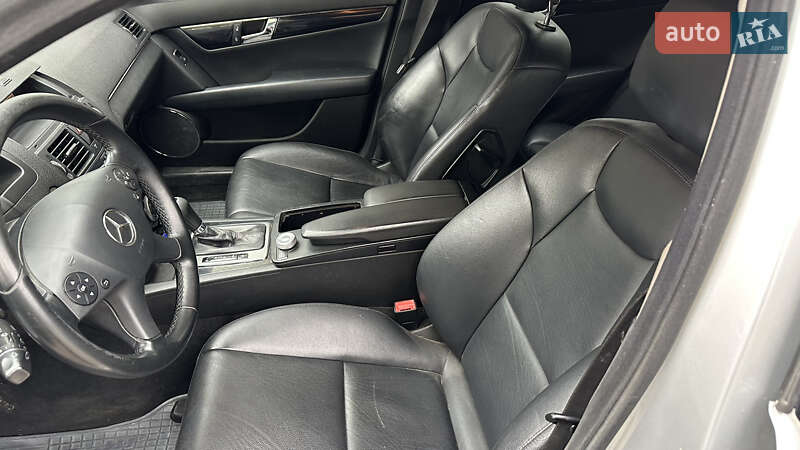 Універсал Mercedes-Benz C-Class 2009 в Києві