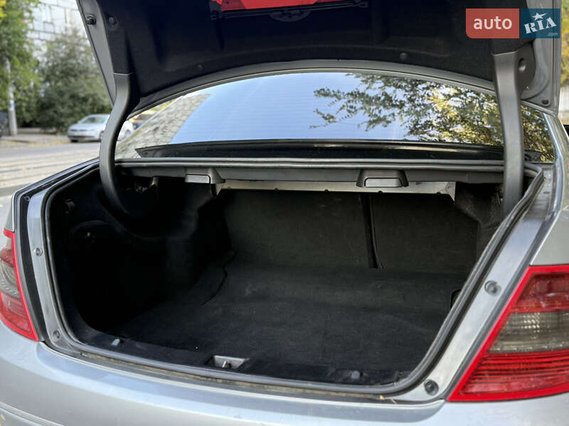 Седан Mercedes-Benz C-Class 2008 в Днепре
