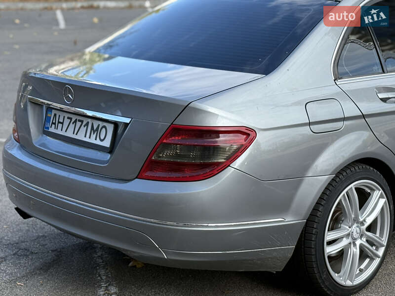 Седан Mercedes-Benz C-Class 2008 в Днепре