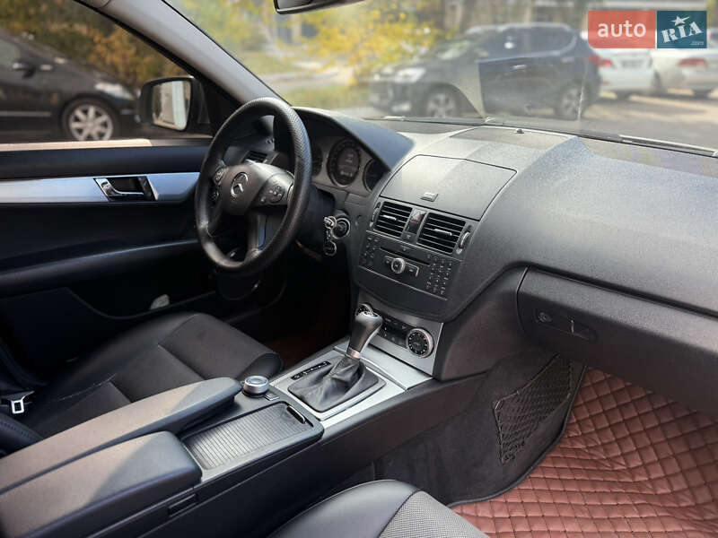Седан Mercedes-Benz C-Class 2008 в Днепре