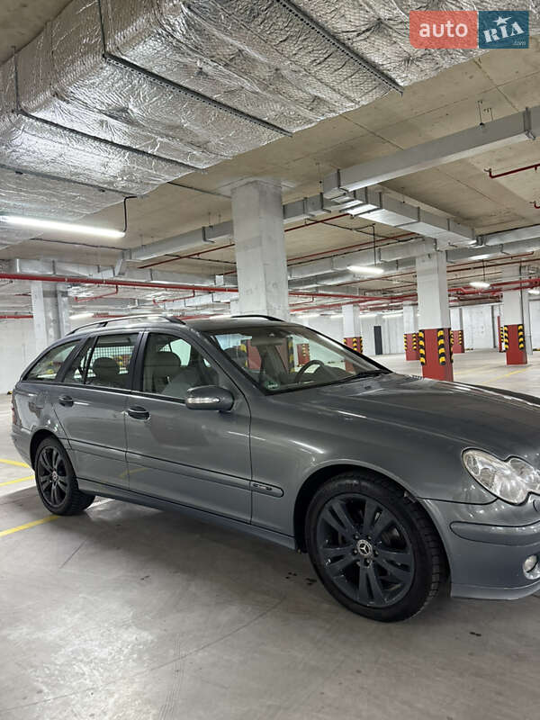 Mercedes-Benz C-Class 2004 Mercedes-Benz C-Class 2004