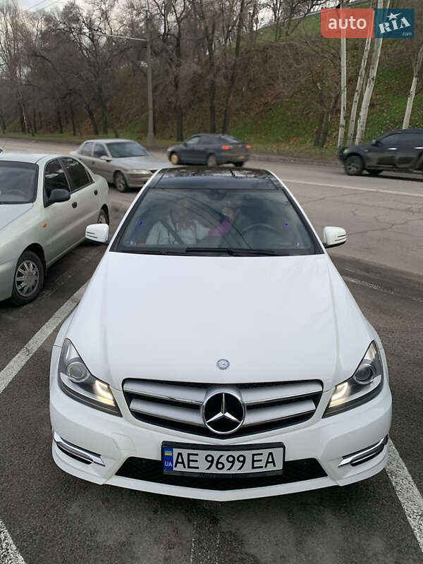 Седан Mercedes-Benz C-Class 2013 в Днепре