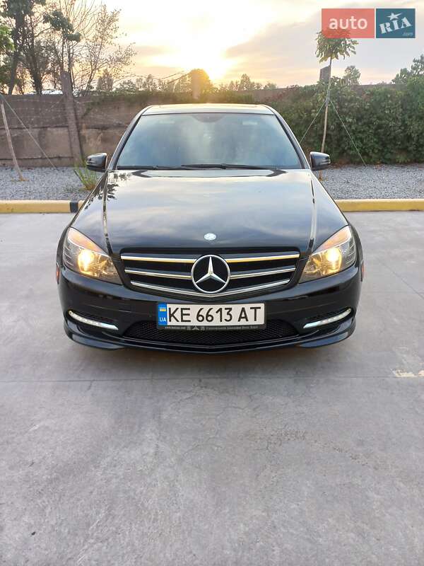 Седан Mercedes-Benz C-Class 2010 в Днепре