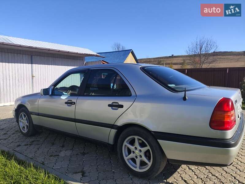 Седан Mercedes-Benz C-Class 1994 в Чернівцях