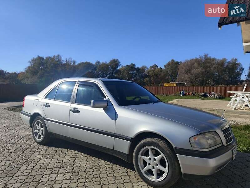 Седан Mercedes-Benz C-Class 1994 в Чернівцях