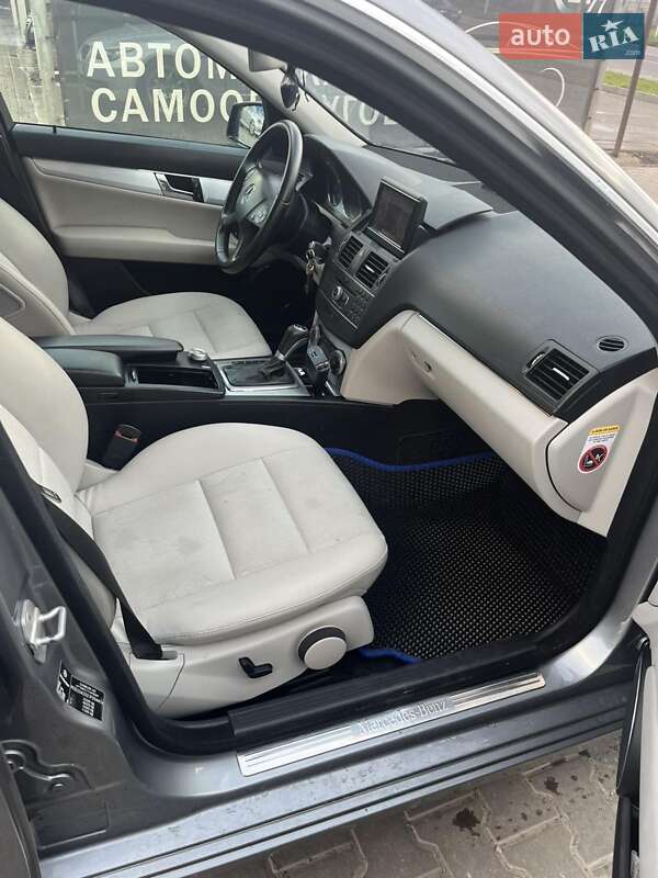 Універсал Mercedes-Benz C-Class 2010 в Івано-Франківську