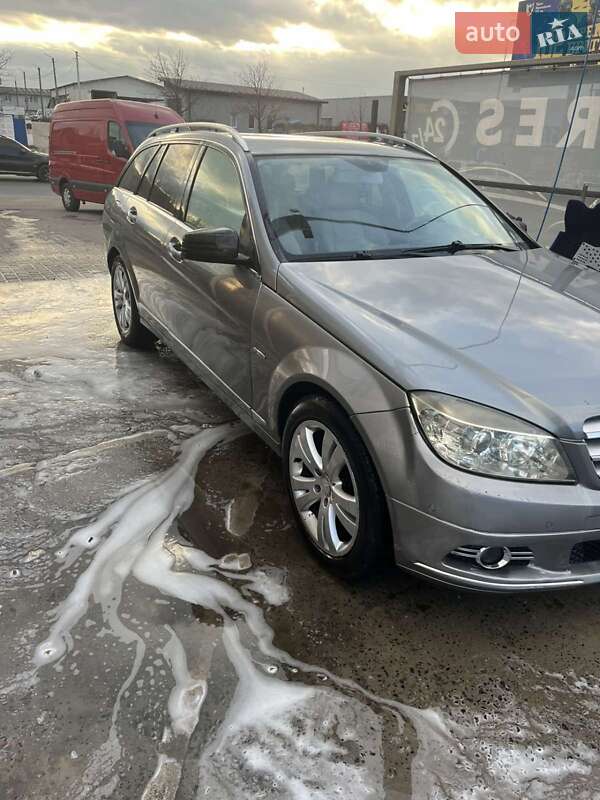 Універсал Mercedes-Benz C-Class 2010 в Івано-Франківську