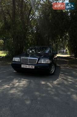 Седан Mercedes-Benz C-Class 1994 в  фото 22 Седан Mercedes-Benz C-Class 1994 в