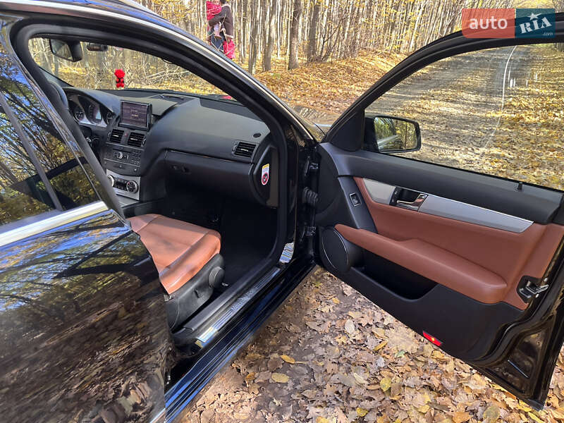 Седан Mercedes-Benz C-Class 2010 в Вінниці фото 32 Седан Mercedes-Benz C-Class 2010 в Вінниці