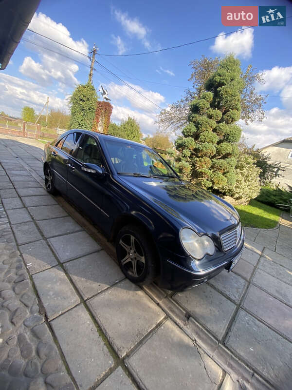 Седан Mercedes-Benz C-Class 2002 в Львове