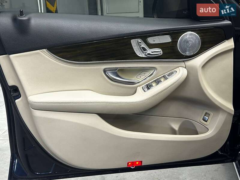 Седан Mercedes-Benz C-Class 2015 в Чернівцях