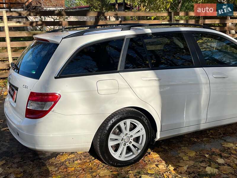 Универсал Mercedes-Benz C-Class 2010 в Киеве