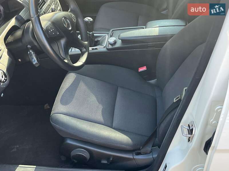 Универсал Mercedes-Benz C-Class 2010 в Киеве