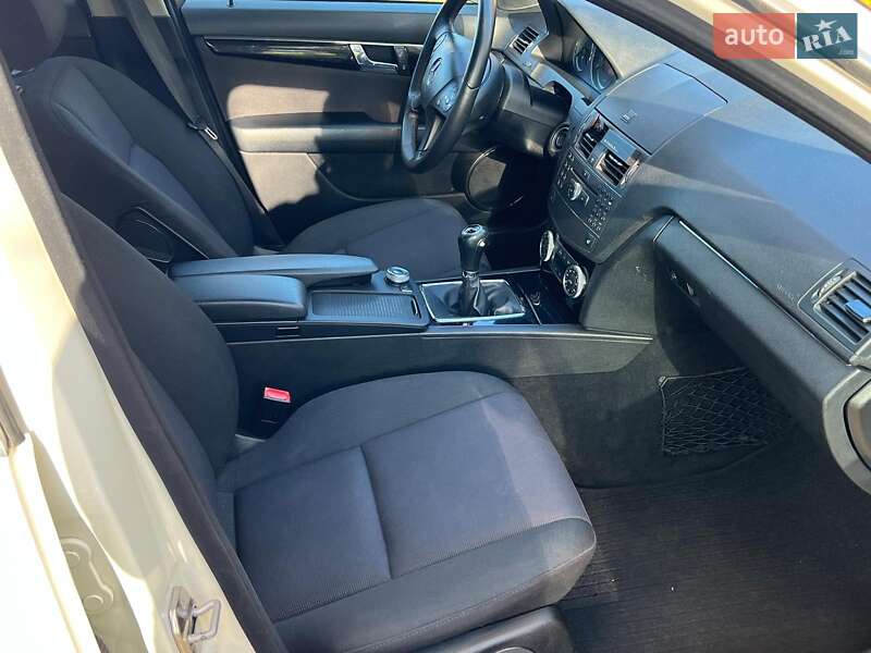 Универсал Mercedes-Benz C-Class 2010 в Киеве
