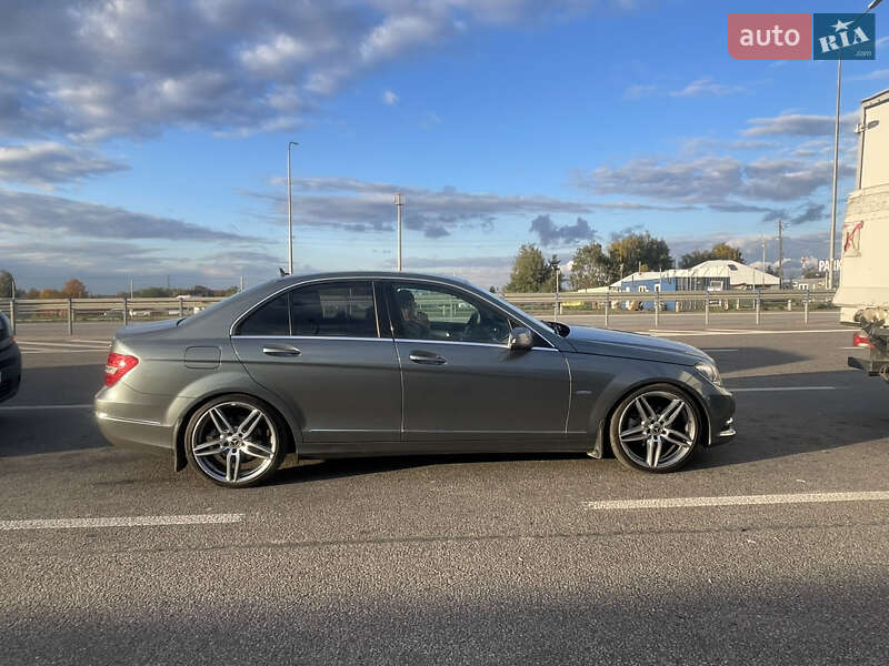 Седан Mercedes-Benz C-Class 2011 в Буске фото 3 Седан Mercedes-Benz C-Class 2011 в Буске