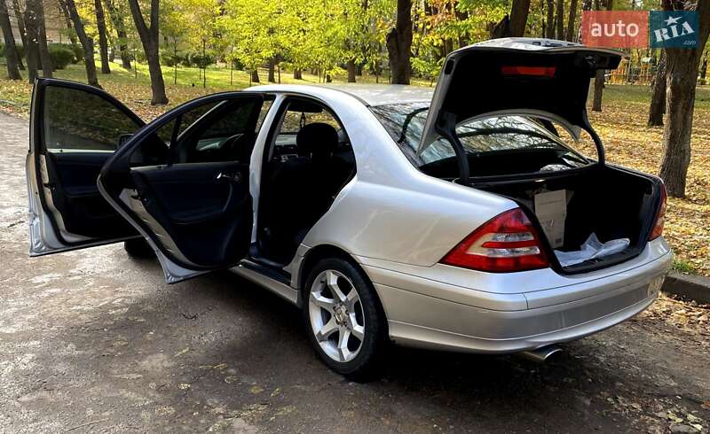 Седан Mercedes-Benz C-Class 2006 в Києві фото 29 Седан Mercedes-Benz C-Class 2006 в Києві