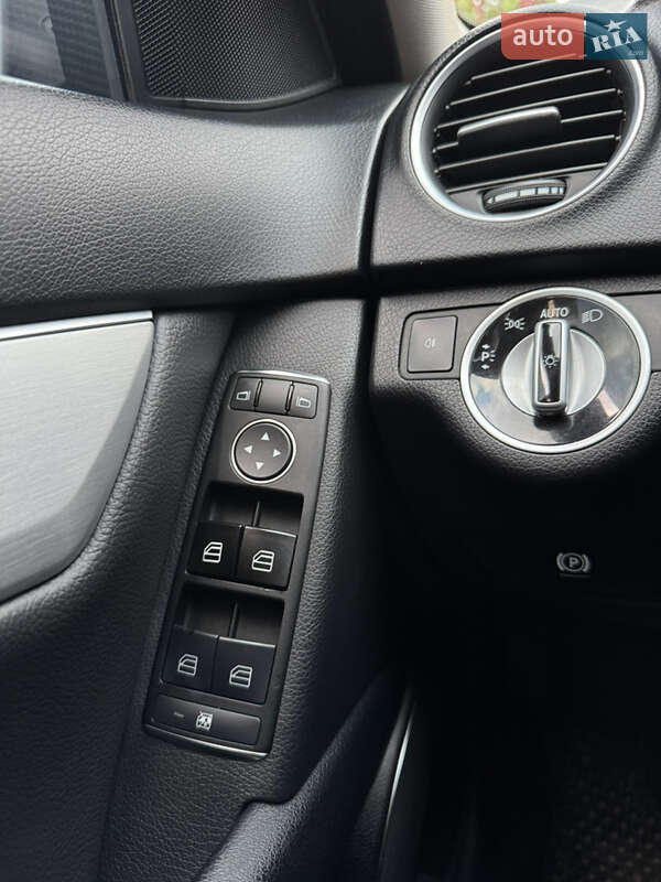 Седан Mercedes-Benz C-Class 2011 в Калинівці
