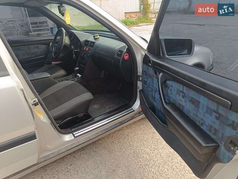 Седан Mercedes-Benz C-Class 1997 в Борисполе фото 3 Седан Mercedes-Benz C-Class 1997 в Борисполе