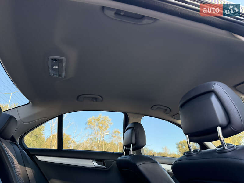 Седан Mercedes-Benz C-Class 2011 в Києві фото 31 Седан Mercedes-Benz C-Class 2011 в Києві