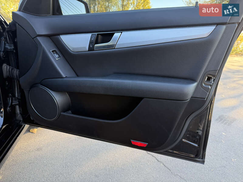 Седан Mercedes-Benz C-Class 2011 в Києві фото 33 Седан Mercedes-Benz C-Class 2011 в Києві