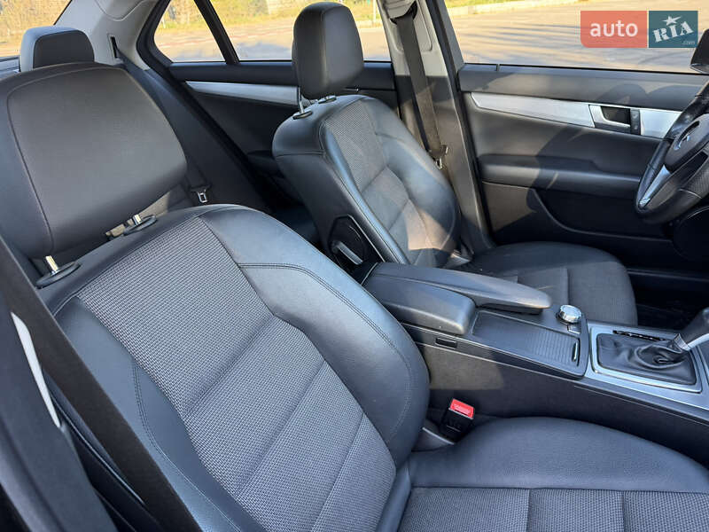 Седан Mercedes-Benz C-Class 2011 в Києві фото 35 Седан Mercedes-Benz C-Class 2011 в Києві